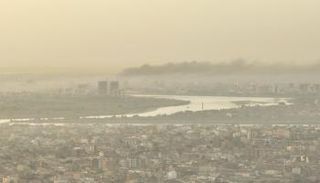 دخان يتصاعد في سماء الخرطوم وسط استمرار المعارك