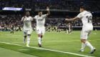 ريال مدريد ينتظر هدية من قمة برشلونة وأتلتيكو مدريد.. هل تحدث المعجزة؟