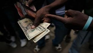 زيمبابوي تبحث عن بدائل للدولار