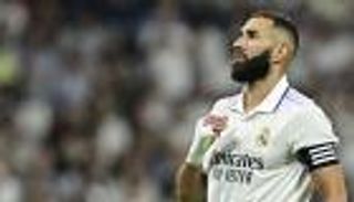 5 أسباب وراء تجديد بنزيما مع ريال مدريد.. ما موقفه من العرض السعودي؟