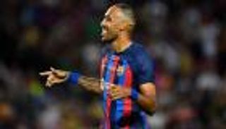 بعد رحلة لندنية قصيرة.. أوباميانغ مفاجأة برشلونة في الميركاتو الصيفي