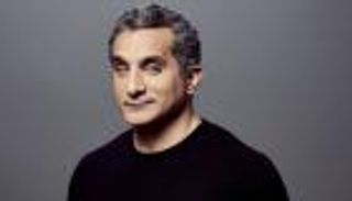 باسم يوسف يفتح النار على فيلم كليوباترا: "تزييف متعمد للتاريخ"