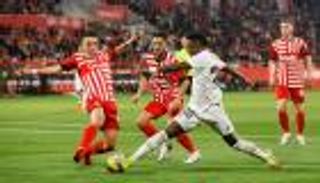 في ليلة السقوط.. فينيسيوس يهزم أساطير المراوغات برقم خيالي