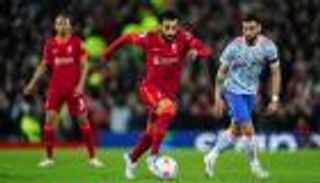 سؤال غير منطقي.. كيف أجاب محمد صلاح على أسطورة مانشستر يونايتد؟