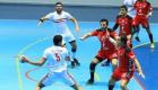 لاعب برشلونة السابق يدعم يد الأهلي المصري قبل صدامات الأدغال