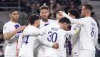 من إنجلترا.. سلاح باريس سان جيرمان لإقناع ميسي بالتجديد