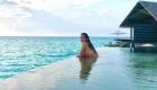 صور نادين نسيب نجيم الجريئة مع خطيبها "تجبرها على رد حاسم"