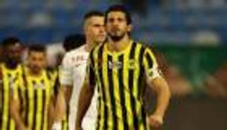 خوفا من خدعته.. حجازي يحمي الاتحاد من غدر الشباب (فيديو)