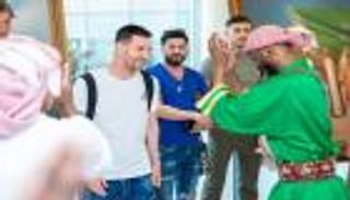 برسالة من "السعودية الخضراء".. ميسي يزيد التكهنات حول مستقبله