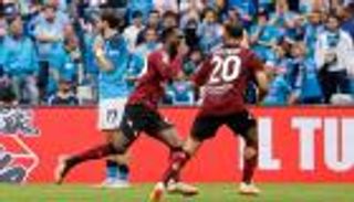 أجل تتويج نابولي.. قاهر منتخب مصر يحكم الدوري الإيطالي (فيديو)