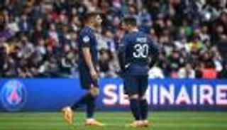 صفعة أم مزحة؟.. ميسي يثير الجدل في خسارة باريس سان جيرمان (فيديو)