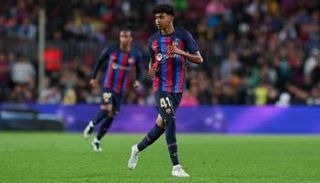 لامين يامال لاعب برشلونة