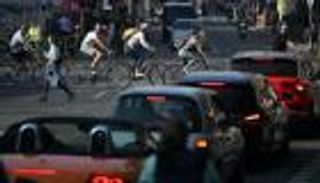 تغير المناخ.. كيف تساعد السلوكيات الفردية في سد "فجوة الانبعاثات"؟ (حوار)