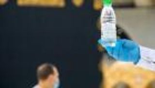 نصائح عند شحن ماء زمزم في الطائرة.. لا تنسى الحجز على "نسك"