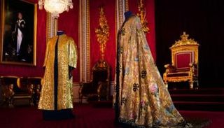 رداء الملك في يوم التتويج