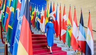 وزيرة الخارجية الألمانية في الدورة السابقة من الحوار