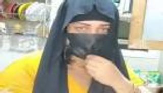 سجن وغرامة لـ"أنوش".. تعرّت لأجل 1000 دولار أسبوعياً