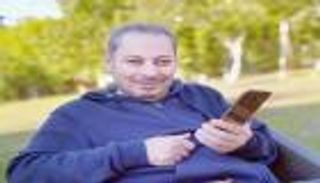 وفاة الشاعر أيمن الطويل.. مؤلف أشهر أغنيات حكيم