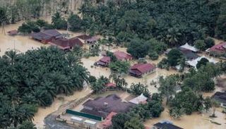 جانب من الفيضانات