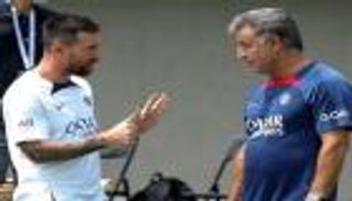 "ليس قراري".. مدرب باريس سان جيرمان يعلق على عقوبة ميسي