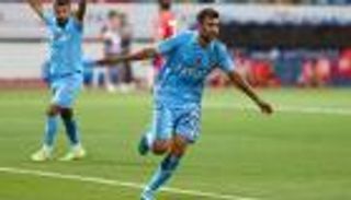 رقم ضخم يفصل تريزيغيه عن الدوري السعودي.. والأهلي المصري يترقب