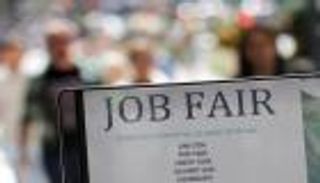 الوظائف تعاند الفيدرالي الأمريكي.. البطالة تهبط إلى 3.4% في أبريل