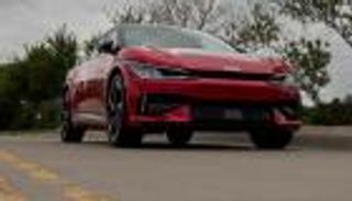 مواصفات وأسعار كيا EV6 GT.. أداء فائق القوة ونطاق سير مُحبط