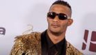 محمد رمضان يرفع العلم المصري مع الأمريكي في "ليلة النار" بكاليفورنيا