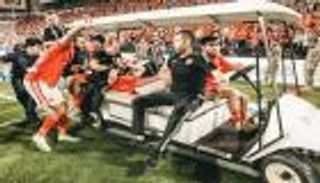 أحمد القندوسي يفجر سخرية الجماهير بعد السوبر المصري (فيديو)