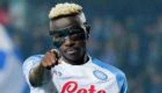 بعد اللقب التاريخي.. رئيس نابولي يحسم مستقبل فيكتور أوسيمين