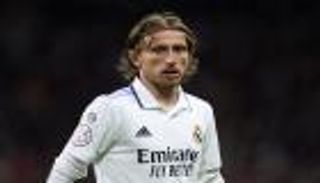 مُصاب في بيته.. مسلسل درامي يحرم نجم ريال مدريد من خلافة مودريتش