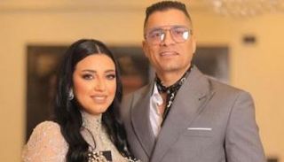 حسن شاكوش وزوجته 