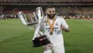 ملك الألقاب.. كريم بنزيما يجلس على عرش ريال مدريد (صور)