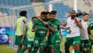 شباب الأهلي يزلزل عرش العين بالدوري الإماراتي للمحترفين