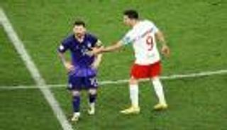 ميسي يجتمع مع ليفاندوفسكي.. ما القصة؟ (فيديو)