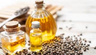 زجاجات من زيت الخروع