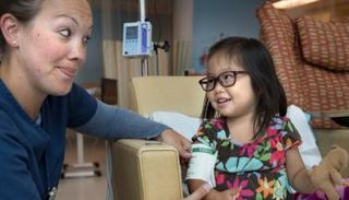 طفلة مصابة بمرض الثلاسيميا 