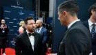 وقعا في حب برشلونة.. كواليس الحوار المثير بين ميسي وليفاندوفسكي