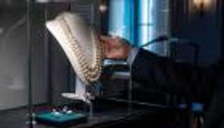 "مصمم الأميرة ديانا".. تاجر مجوهرات "محتال" يقع في شر أعماله