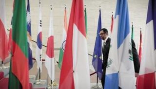 الدكتور سلطان الجابر خلال مشاركته في حوار بطرسبرغ للمناخ
