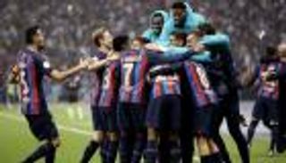 ليس من أجل المال.. لماذا يريد أسطورة برشلونة هجرة أوروبا؟