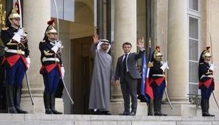 جانب من لقاء الشيخ محمد بن زايد آل نهيان وإيمانويل ماكرون
