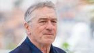 لم يكمل شهرا.. الظهور الأول لمولود روبرت دي نيرو الأخير (صور)