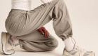 سروال "الباراشوت" موضة صيف 2023.. إطلالة مريحة ومتحررة (صور)