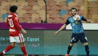 رمضان صبحي لاعب بيراميدز أمام الأهلي