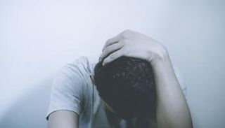 ما تردد عن تناوله المخدرات أصابه بحالة نفسية سيئة