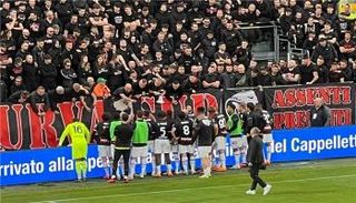 جماهير ميلان مع الجماهير 