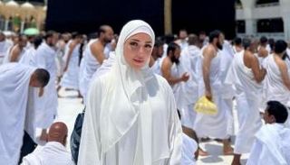 سارة سلامة تؤدي مناسك العمرة