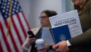 رحلة مثيرة لسقف الدين الأمريكي