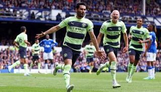 غوندوغان في مباراة مانشستر سيتي ضد إيفرتون